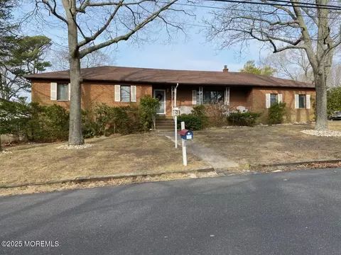 56 Coolidge Ave, Toms River, NJ 08753