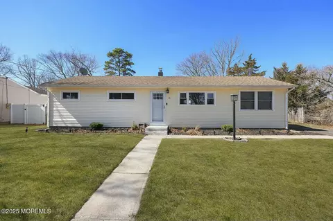 10 Barbara Ln, Brick, NJ 08724