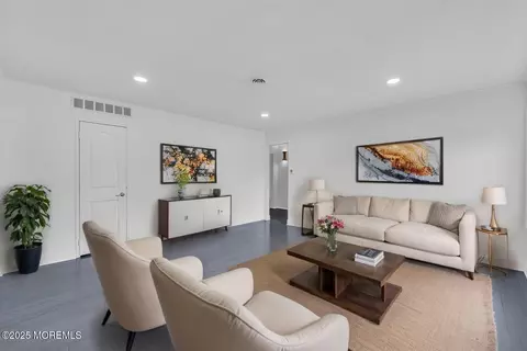 23 Toomin Dr, Tinton Falls, NJ 07753