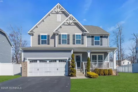 16 Imlay Ln, Farmingdale, NJ 07727