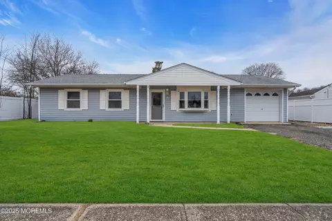 6 Omaha St, Barnegat, NJ 08005