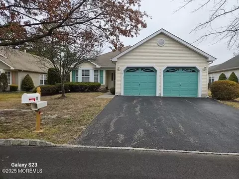 11 Clear Lake Rd, Whiting, NJ 08759