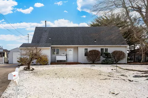 1108 Albatross Ct, Forked River, NJ 08731