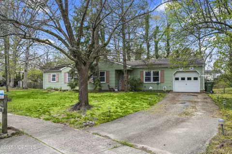 1158 Manor Dr, Lakewood, NJ 08701