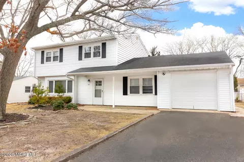 62 Willetta Dr, Brick, NJ 08723