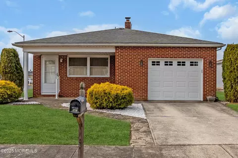 167 Biabou Dr, Toms River, NJ 08757