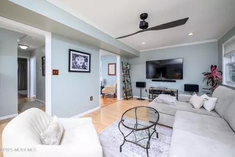 1 Mendon Dr, Howell, NJ 07731 photo 17