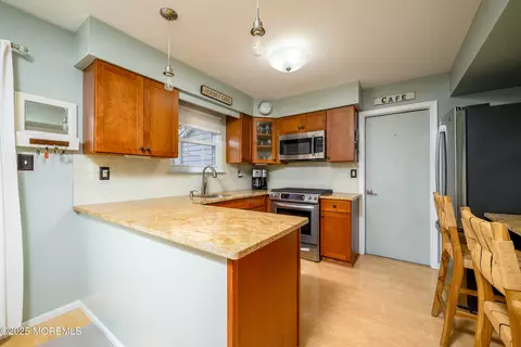 1 Mendon Dr, Howell, NJ 07731 photo 9