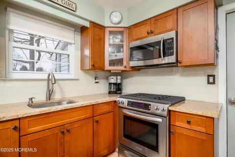 1 Mendon Dr, Howell, NJ 07731 photo 11