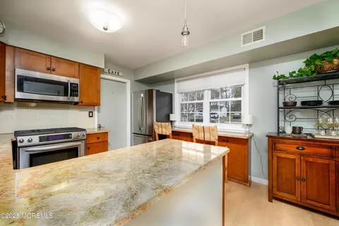 1 Mendon Dr, Howell, NJ 07731 photo 8