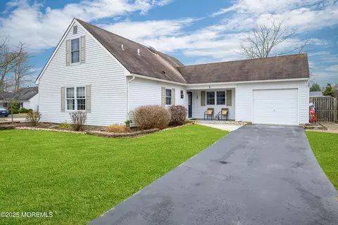 1 Mendon Dr, Howell, NJ 07731 photo 2