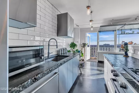 510 Deal Lake Dr #12A, Asbury Park, NJ 07712