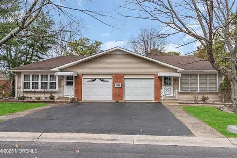 109 Conestoga Dr # B, Whiting, NJ 08759
