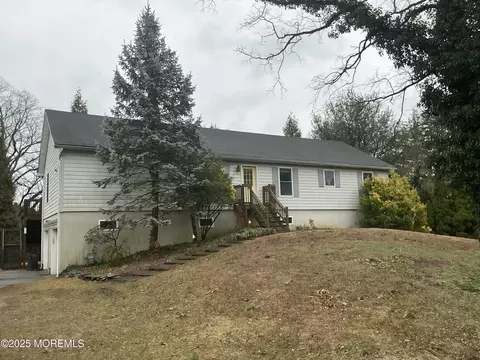 16 Ensor Pl, Island Heights, NJ 08732
