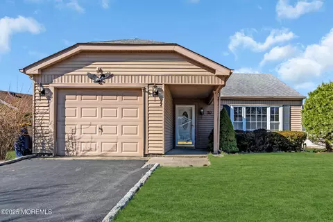 30 St Paul Pl, Manchester, NJ 08759