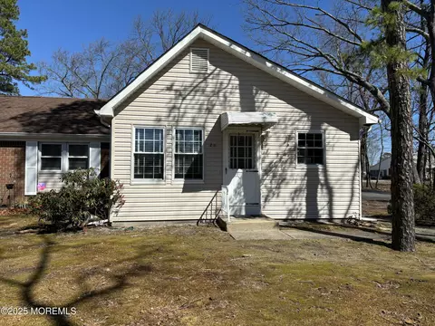 2 Swift Ln #A, Whiting, NJ 08759