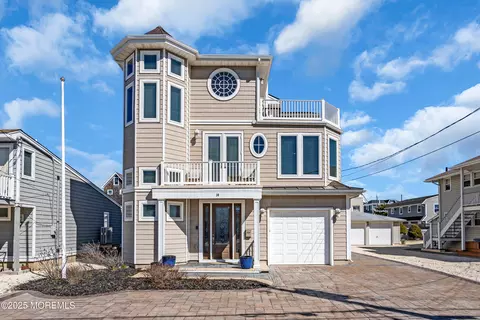 30 5th Ave, Seaside Park, NJ 08752