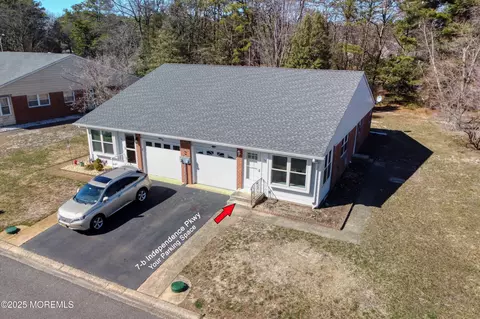 7 Independence Pkwy #B, Whiting, NJ 08759