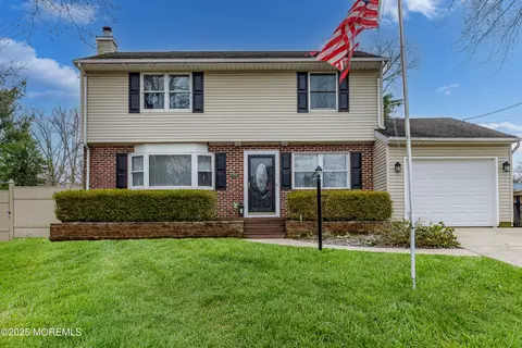 21 Pine Fork Dr, Toms River, NJ 08755