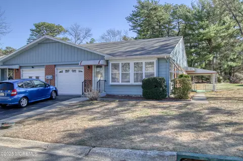 12 Lexington Dr #B, Whiting, NJ 08759
