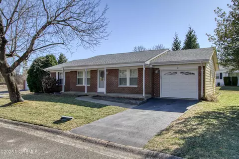 2 Wayne Ct, Whiting, NJ 08759