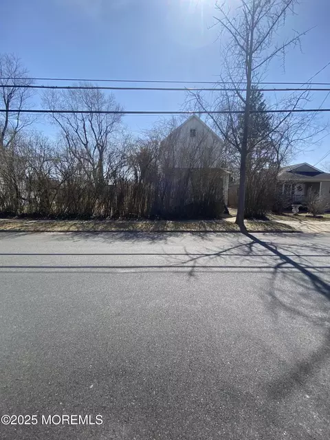 114 Center St, Freehold, NJ 07728