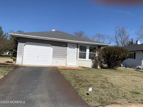 7 Bonasse St, Toms River, NJ 08757