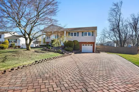 11 Eliot Rd, Manalapan, NJ 07726