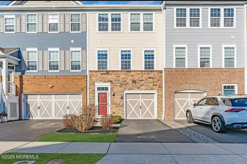 104 Waypoint Dr, Eatontown, NJ 07724