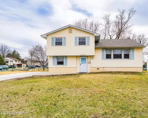 332 Lincoln Ave, Edgewater Park, NJ 08010