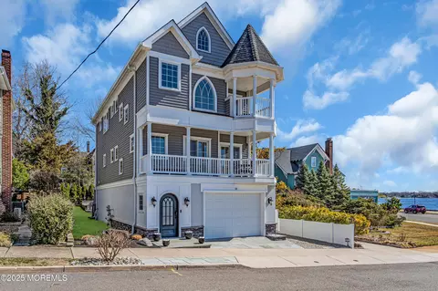20 W End Ave, Island Heights, NJ 08732