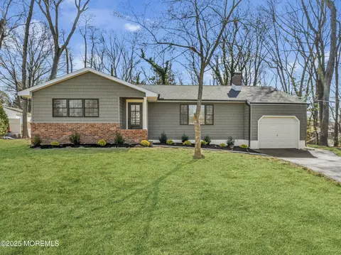 873 Medallion Ln, Toms River, NJ 08753