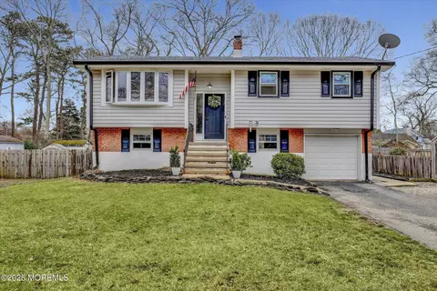 318 Bay Blvd, Bayville, NJ 08721