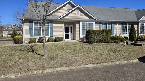 38 Winkle Ct, Whiting, NJ 08759