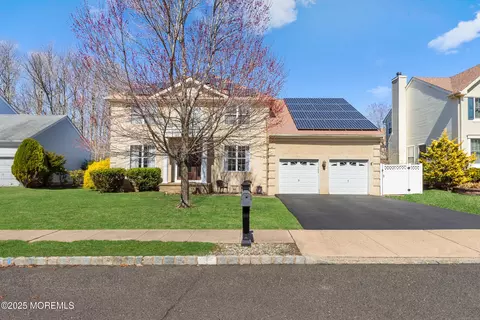 16 Dayna Ct, Howell, NJ 07731