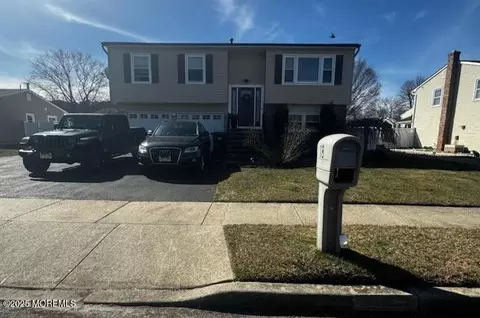 18 Evergreen Pl, Howell, NJ 07731