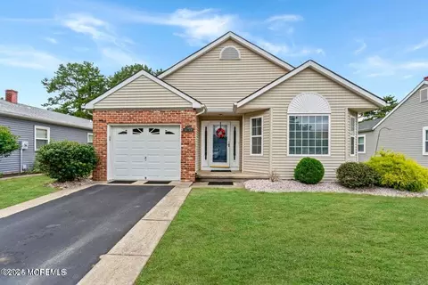 59 Trent Dr, Toms River, NJ 08757