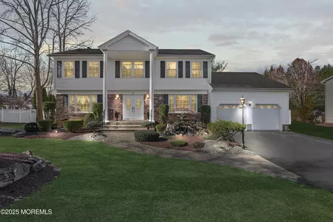 11 Elizabeth Pl, Manalapan, NJ 07726