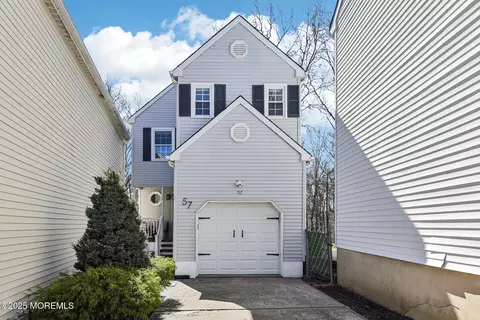 57 Oak Knoll Dr, Matawan, NJ 07747