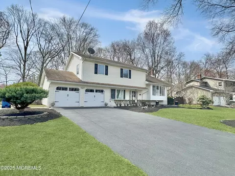 23 Duncan Dr, Marlboro, NJ 07746