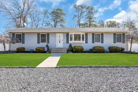 1273 Olds St, Forked River, NJ 08731