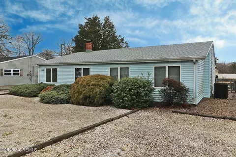 702 Chesapeake Dr, Forked River, NJ 08731 photo 2