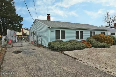 702 Chesapeake Dr, Forked River, NJ 08731 photo 3