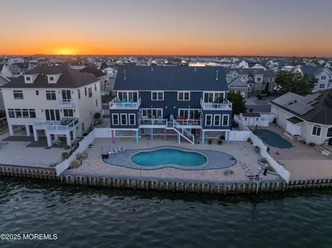 615 Bayview Dr, Toms River, NJ 08753