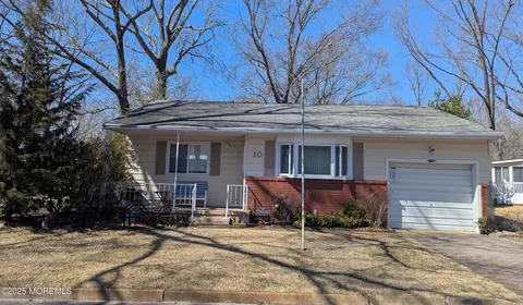 10 Idaho Dr, Whiting, NJ 08759