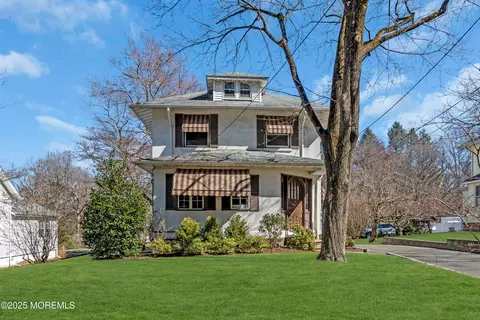 27 Tindall Rd, Middletown, NJ 07748