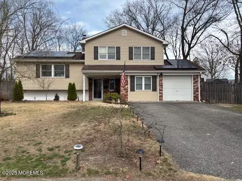 9 Brunswick Cir, Howell, NJ 07731