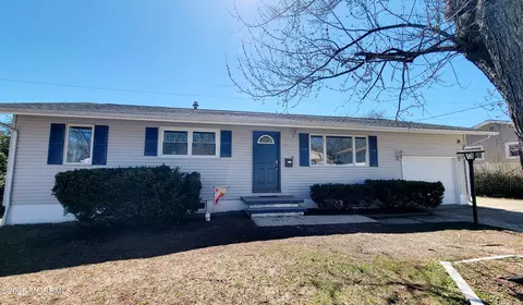 30 Bryant Dr, Jackson, NJ 08527