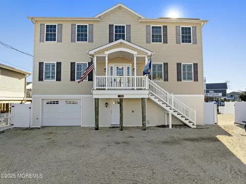 88 Glenn Dr, Beach Haven West, NJ 08050