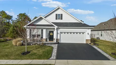 120 Woodview Dr, Whiting, NJ 08759